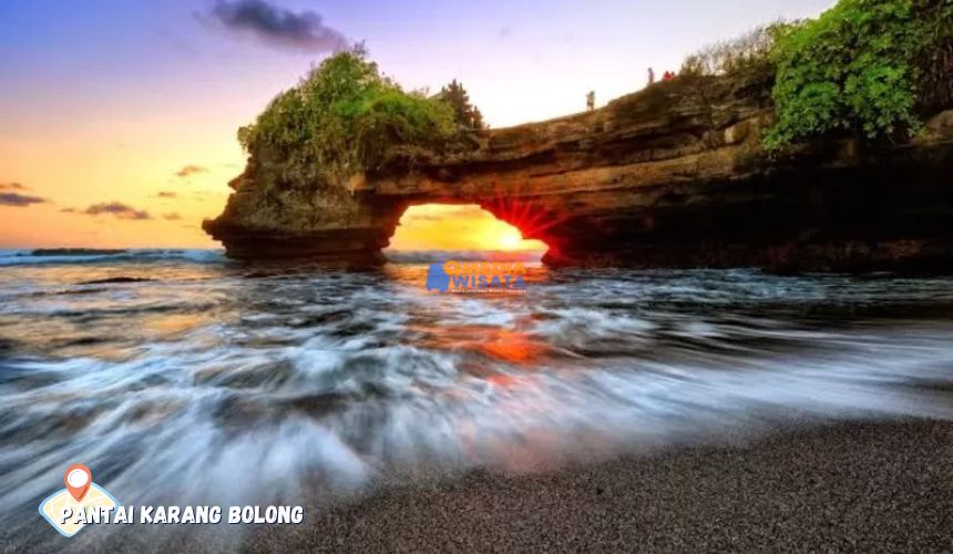 Pantai Karang Bolong